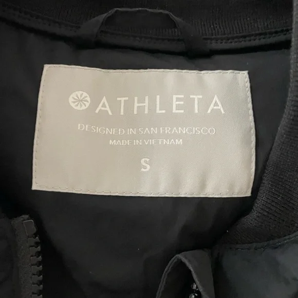 Athleta Inlet Black Puffer Vest - Picture 4 of 4